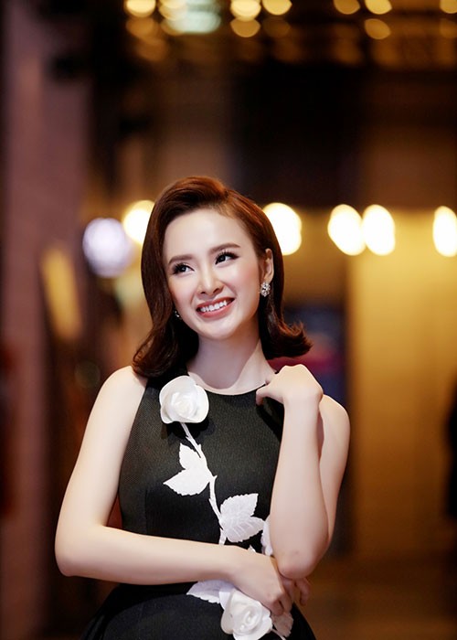 Angela Phuong Trinh dep long lay ra mat phim tai Ha Noi-Hinh-3